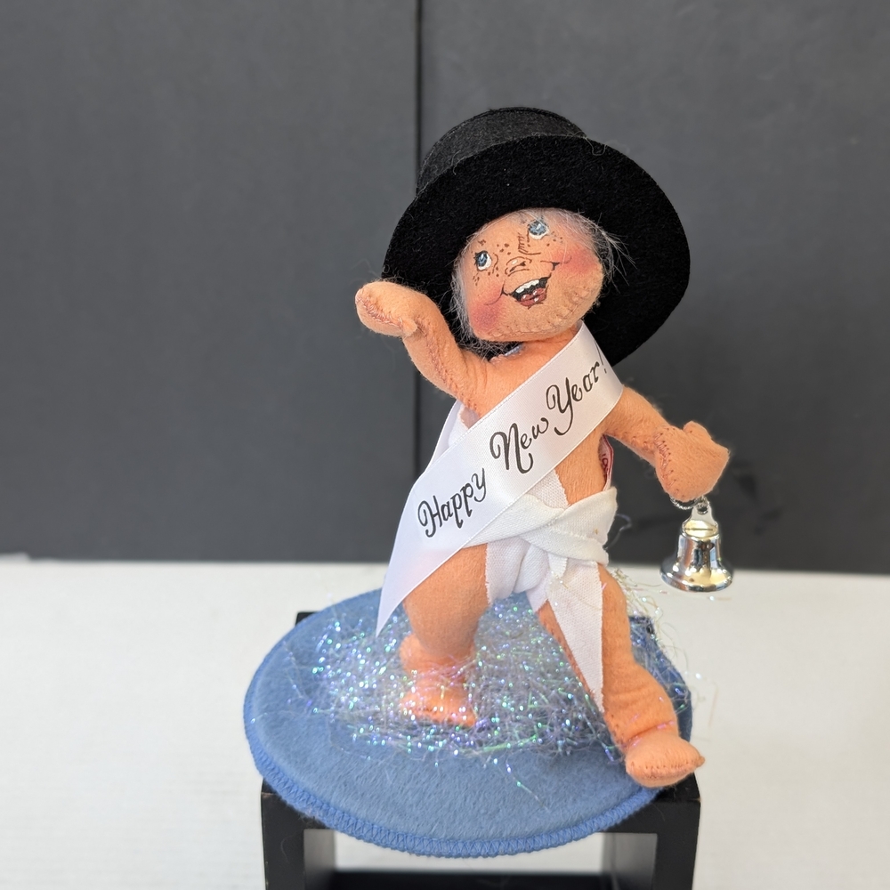 Vintage Annalee Happy New Year 1992 Baby Bell Mobilitee Doll Top Hat